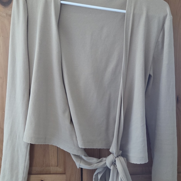 Neuflora Rylan Wrap Top - Picture 2 of 6